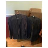 ASSORTED 44 MENï¿½S SUIT JACKETS AND PANTS
