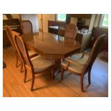 BEAUTIFUL BERNHARDT DINING TABLE AND 6 CHAIRS