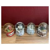 4 SNOW GLOBES