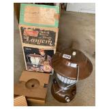COLEMAN GAS LANTERN LIKE NEW COND SMALL CHIP ON