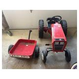 VINTAGE WHEEL HORSE CHILDRENï¿½S PEDAL TRACTOR WITH