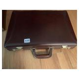 LEATHER BRIEFCASE LIGHT WEAR ON HANDLE