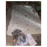 QUEEN SIZE QUILT AND TABLE CLOTHS
