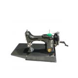 SINGER SEWING MACHINE FEATHER LIGHT HAND CRANK