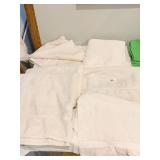 6 BATH TOWELS, BY UTICA