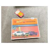 HOT WHEEL 24 COLLECTORS CASE W/ CARS