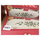 LENOX HOLIDAY CRACKER TRAY 10.5"