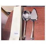 WILLIAMSBURG STAINLESS FLATWARE 2 PC.