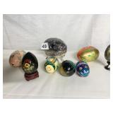 RUSSIAN DECORATED EGGS AND OTHERS FOOTED TRINKET