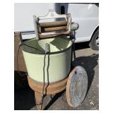 VINTAGE WRINGER WASHER ELECTRIC W/ GREEN