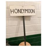 WOOD YARD SIGN "HONEYMOON"