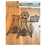 CAST IRON SINGER SEWING MACHINE TREADLE SEWING
