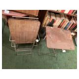 ALUMINUM VINTAGE TV TRAYS IN HOLDER, 2 SOLID, 1