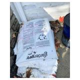 4 BAGS OF 40# OF TOPSOIL