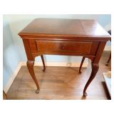 WOOD SEWING CABINET WITHOUT MACHINE