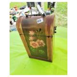 WOODEN CONTAINER WITH FLOWER DESIGN