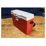 RUBBERMAID SLIM RED COOLER (13 QT.) (20" X 14" X