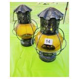 LOT OF 2 OIL LAMPS, VINTAGE STYLE WITH DECORATIVE