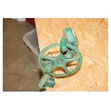 HAND-CRANK APPLE PEELER