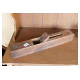 ANTIQUE WOODWORKING BLOCK PLANE (22 " X 3ï¿½ X 3")