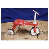 ANTIQUE METAL SCOOTER FROM THE 1930S