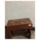 WOOD STEP STOOL