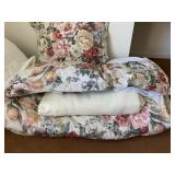 QUEEN FLORAL COMFORTER AND SHEET SET AND SOFT