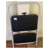 FOLDING STEP STOOL COSCO
