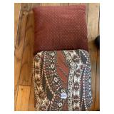 2 ACCENT PILLOWS