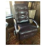 VINTAGE LAZYBOY RECLINER SEE WEAR ON RIGHT ARM