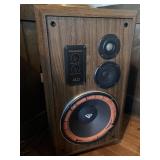 CERWIN-VEGA STANDING SPEAKERS AT12 HAS SIGN OF