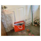 SHOWER ORGANIZER AND ARTIFICIAL FLOWERS, RULERS