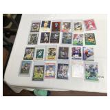 FOOTBALL/BASEBALL CARDS INCL BARRY BONDS, WILLIE