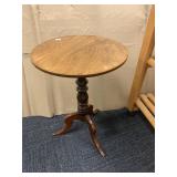 WOODEN TABLE 3 LEG BASE 28 H X 19 ROUND