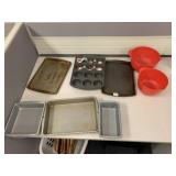 BAKING PANS, WILTON MUFFIN PAN NEW, NON-SLIP