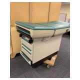 MID MARK 404 COMMERCIAL EXAM TABLE W/ ELECTRIC,