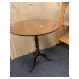 WOODEN TABLE 3 LEG BASE 28 H X 24 ROUND