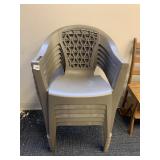 6 PLASTIC PATIO CHAIRS
