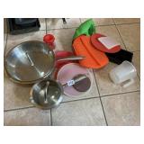 SAUCE POT, LARGE SKILLET W/ GLASS LID, PLASTIC