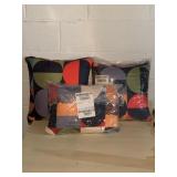 NEW MATCHING 3 PIECE THROW PILLOW SET