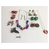 BEADED MEDALLION NECKLACE GREEN TRIPLE BALL