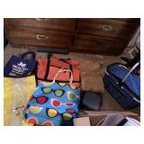 POP UP INSULATED PICNIC BAG AND ASSORTED TOTE