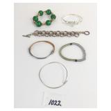 BRACELETS STRETCH GREEN BEADS SILVER TONE