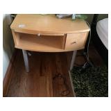 SIDE STAND W/ METAL LEGS, PULL OUT T TRAY AND 1