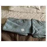 PAIR OF LARGE BATH TOWELS