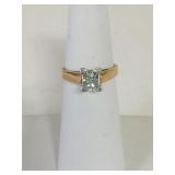 18K GOLD RING WITH A SQUARE DIAMOND 4.35G