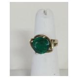 10K GOLD RING SIZE 4 GREEN STONE 3.96G