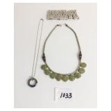 BEADED NECKLACE WITH POLISHED STONE DISCS STRETCH