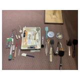 ASSORTED KITCHEN UTENSILS