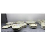 HALL JEWEL TEA DINNER WARE SERVICE FOR 4